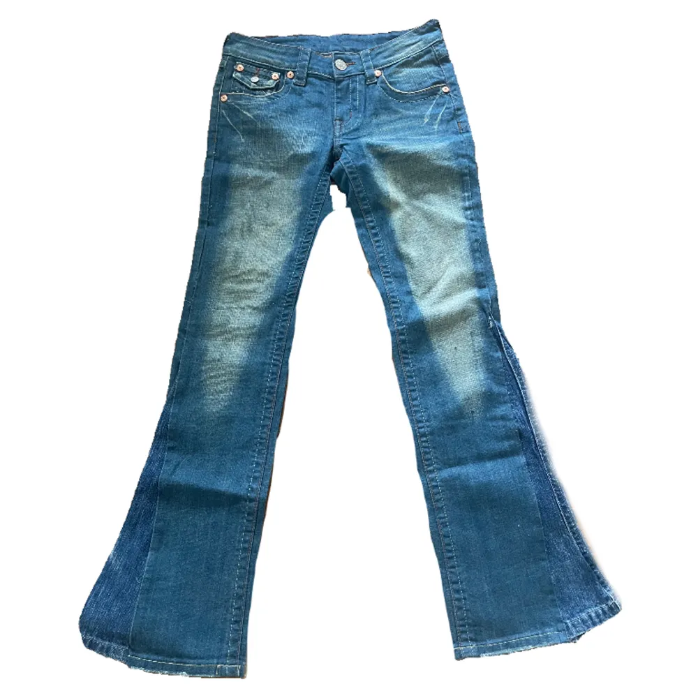 True Religion jeans blue and finely sewn Waist :36cm Length:95cm. Jeans & Byxor.