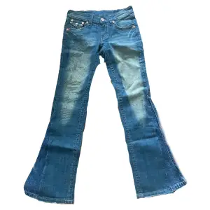 True Religion jeans blue and finely sewn   Measurement is 32 L 94-95