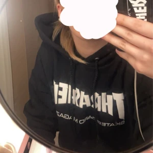 Thrasher hoodie - Säljer min fina thrasher tröja då den inte kommer till användning nå mer, fint skick och är som ny! Köpte den i butik för cirka 1250kr!💕💕