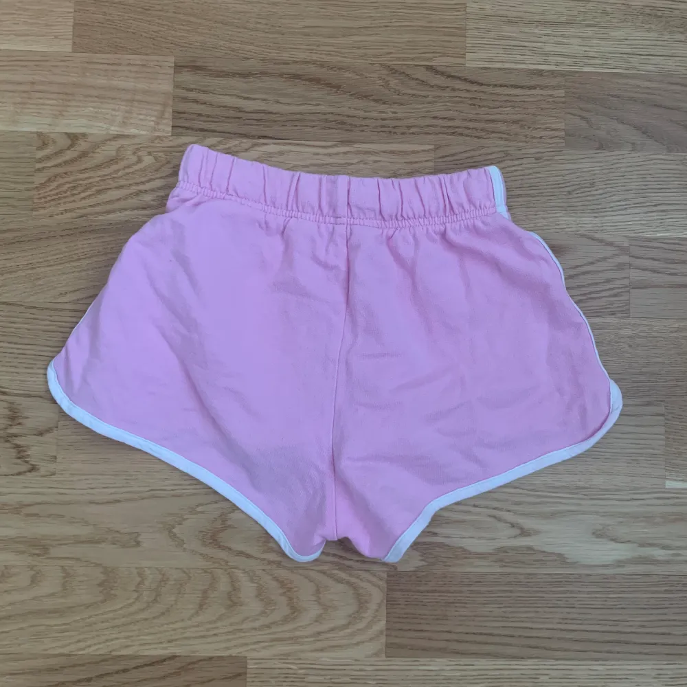 Superfina shorts från h&m. Frakt för 13 kr.💞. Shorts.