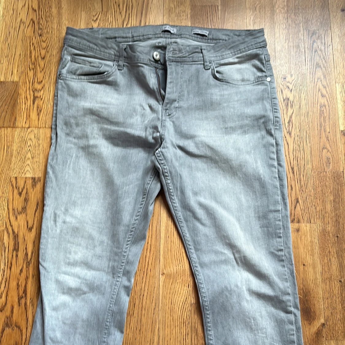 Grå byxor för män - 90