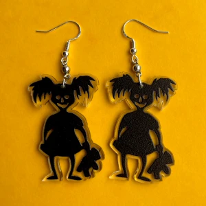 Scary girl earrings  - Nickelfria krokar. ☀️