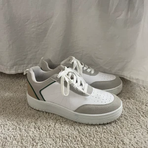 Sneakers Nly shoes  - Snygga oanvända sneakers från nlyshoes🌸☀️👟  Storlek 36 Nypris 499 kr 