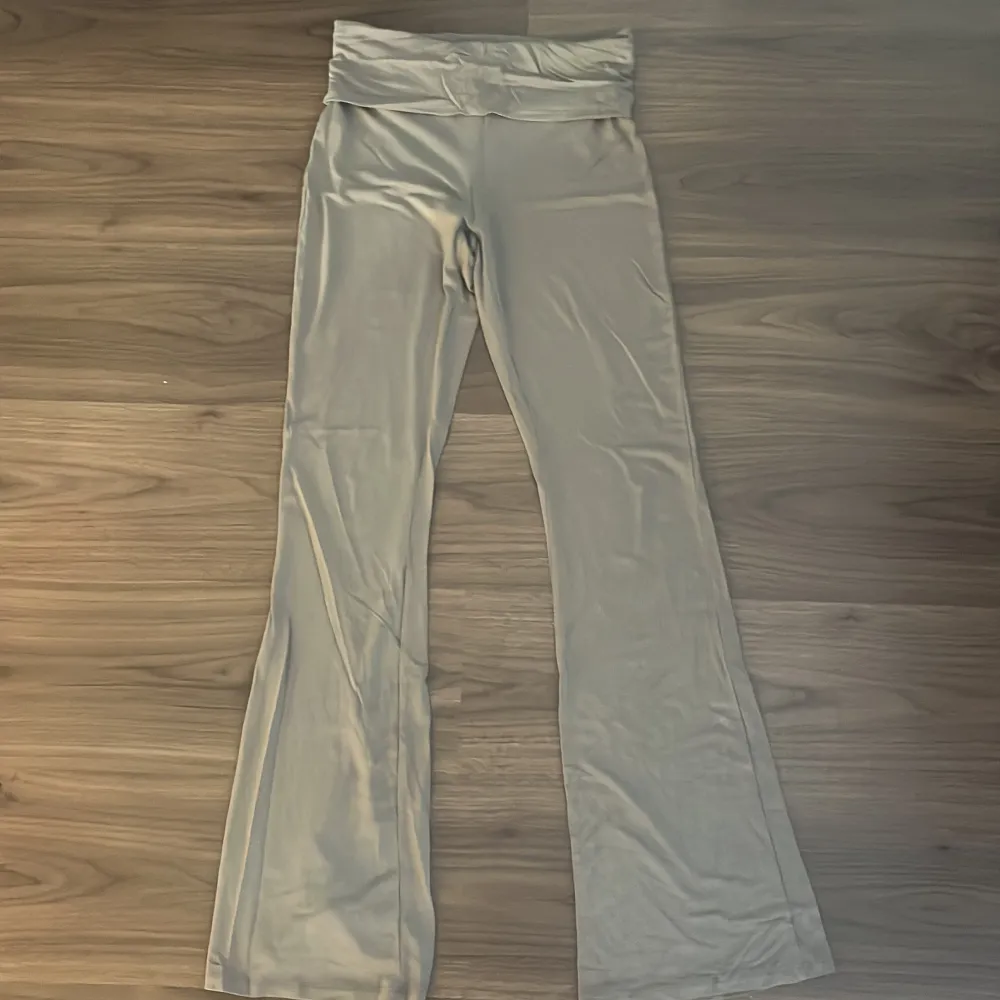 Yogapants från lager157, använt en gång, bra skick. Jeans & Byxor.