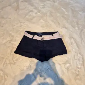 Så snygga Ralph Lauren shorts som tyvärr inte kommer till användning längre😘. Använda men skick är superbra och ser helt nya ut. Lite skrynkliga men kan stryka dom vid köp hör av er om ni har några funderingar🤗