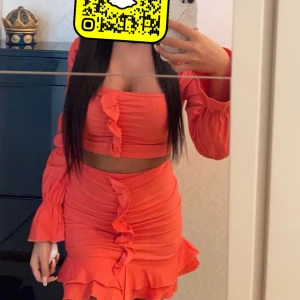 Topp & kjol  - Detta sättet är från pretty little things och har kommit till användning endast 1 gång vid ett födelsedags firande.