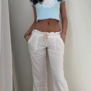 Roxy linnebyxor - Säljer nu mina fina linnebyxor från Roxy. Pefekt nu till sommaren!