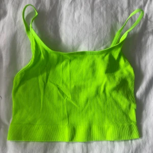 Neon topp - Storlek XXS, passar mig som ligger mellan XS-S Använd en gång