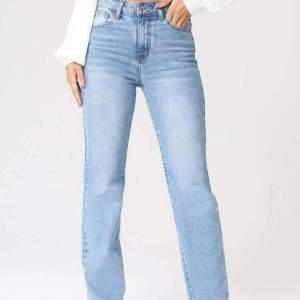 Raka jeans i bra skick från shein W30&L32 = passar storlek 38/40 och perfekt längd för 165cm lång 