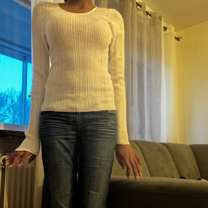 Topp - En lite genom skinlig topp från Lindex som inte komemr till användnig. Köpt för runt 300kr.