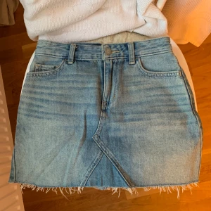 Holister jeanskjol  - Såååå fin!! W=23🥰🥰