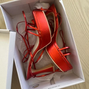 Röda klackskor  - Oanvända klackskor från Nelly ❤️