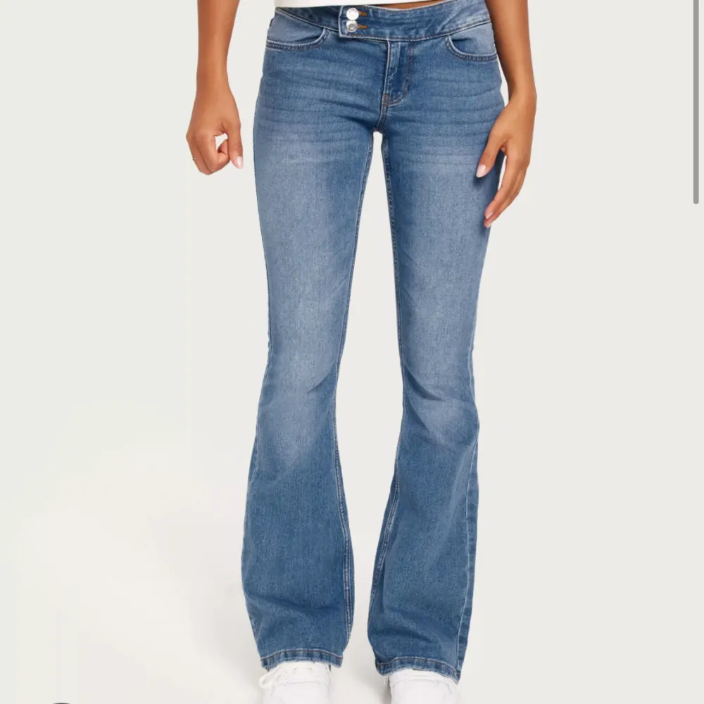 Slutsålda Nelly, vero moda bootcut jeans  Storlek: M/32  TRYCK EJ PÅ KÖP NU KONTAKTA MIG INNAN VID INTRESSE‼️. Jeans & Byxor.