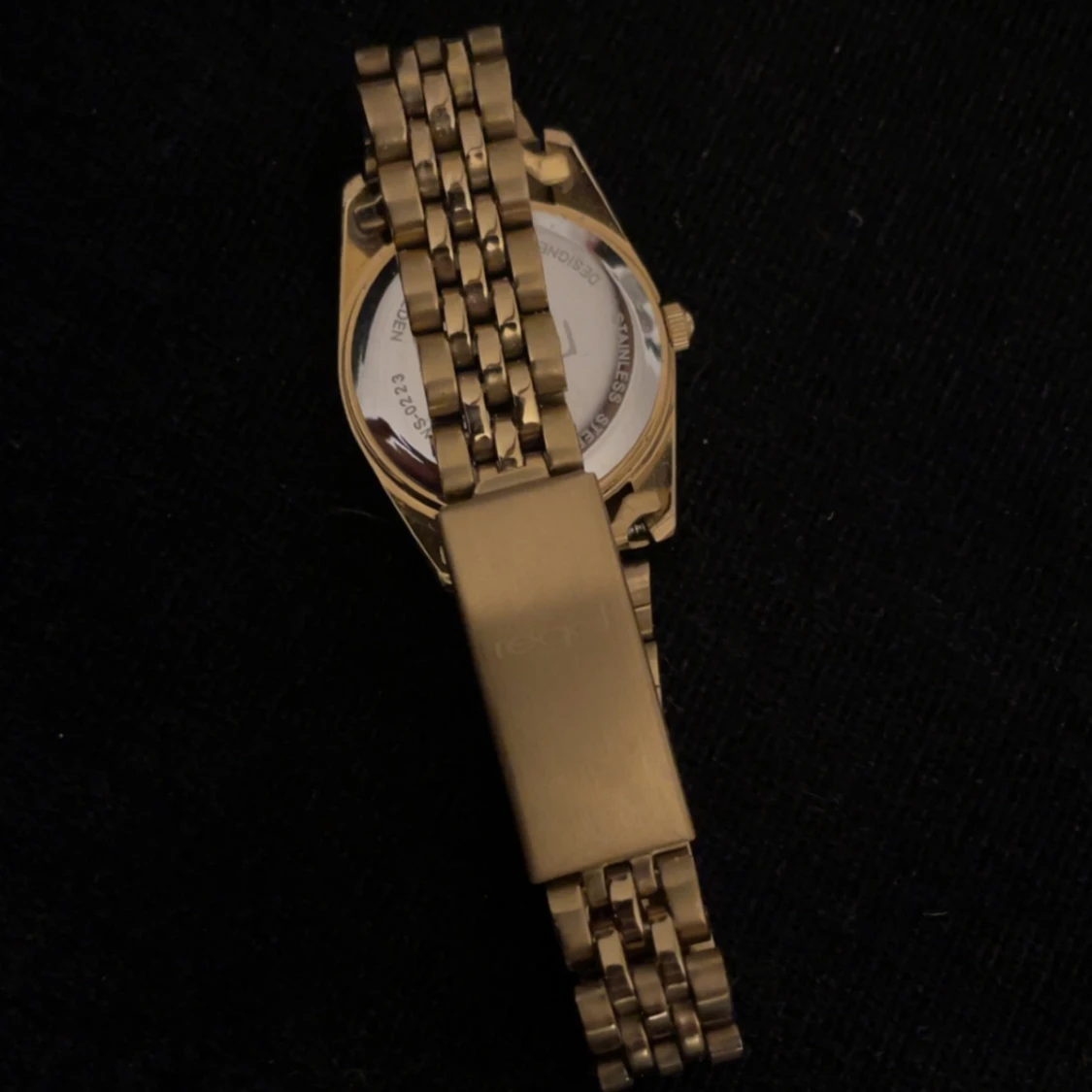 Lyxig guld klocka  - 90