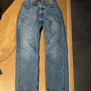 Ett par fina Levis jeans som är knappt andvända 