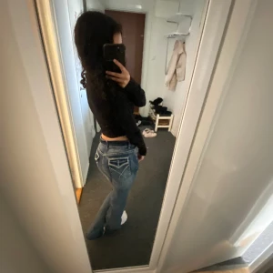 Jeans från shein - Säljer bara byxan från shein strl 34, designen på fickorna 