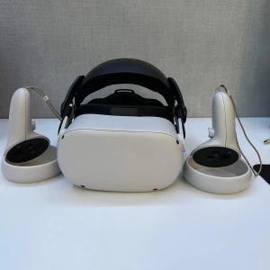 Vr - Det fungerar som vanlig men har någon repa på kontollerarna. Kan diskutera pris.