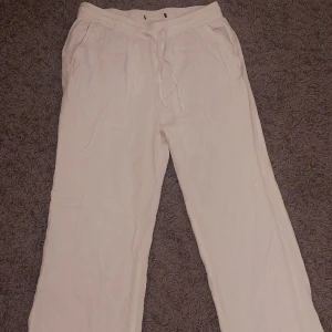 Linnebyxor - Linnebyxor från lager 157 som är använda fåtal gånger och säljs då de är för korta på mig som är 168cm
