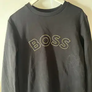 Boss tröja storlek M använd 1 gång mycket fint skick