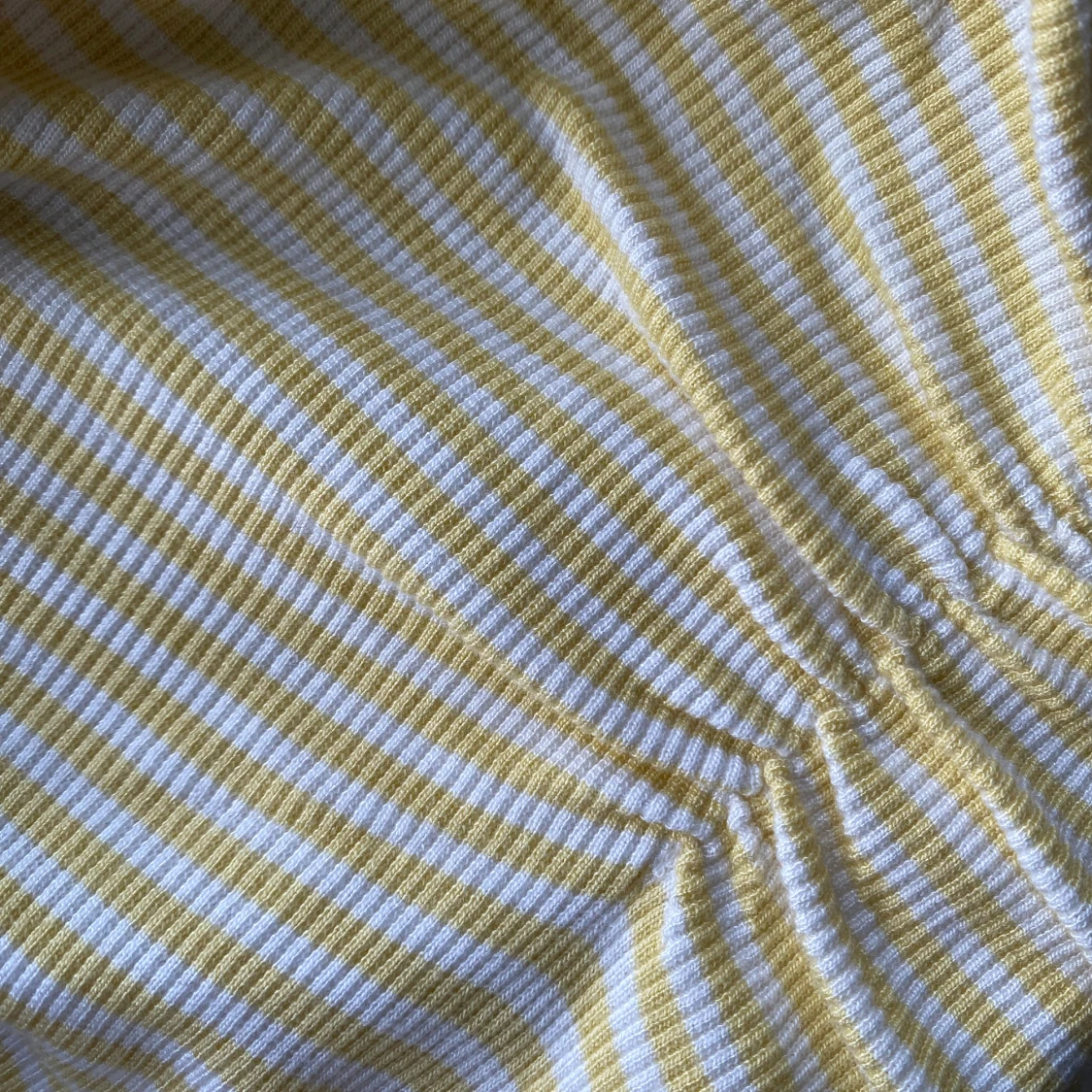 Gulrandig topp 💛 - 91