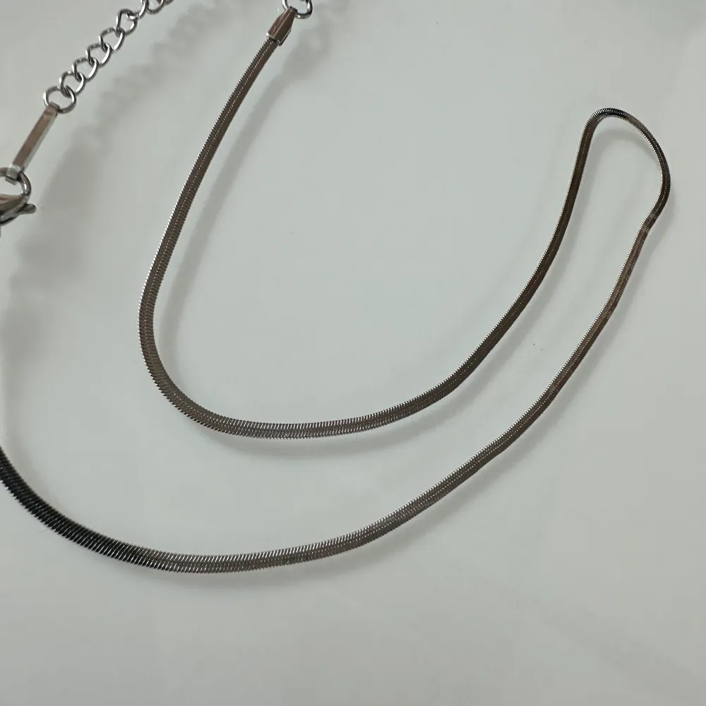 En tidlös unik och elegant halsband😻 används vid alla tillfällen. klassisk snake chain är fin att bära som den är, i layering, eller också med en eller flera berlocker. . Accessoarer.