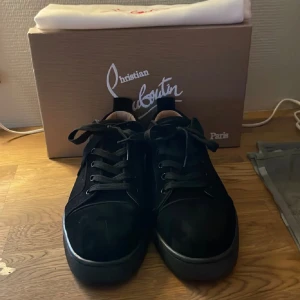 Loubsss - Säljer ett helt kar nya loubs I.I  Skriv om du har någon fundering 