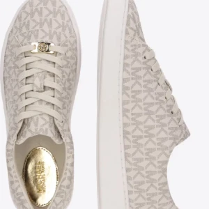 Michael kors skor - Säljer ett par fina Michael kors sneakers i bra skick och storlek 39. Då de inte kommer till användning säljer jag dem. Pris går även att diskuteras. 