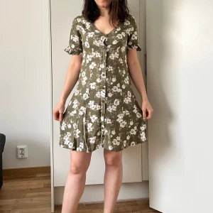 Floral dress - Green floral dress