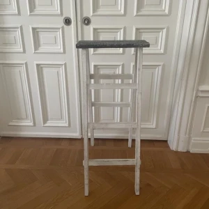 Inrednings stege  - Inredningsdtege som passar utmärkt till blomsterlådor att hänga på stegen bl.a