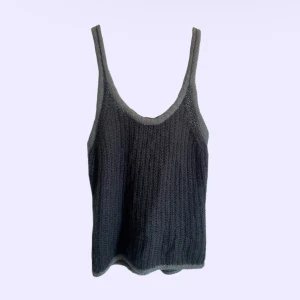 J.Lindeberg stickad topp 🩶 - jättefint stickat linne köpt secondhand från märket j.lindeberg! endast använt en gång🩶 