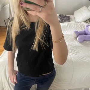 Svart Hm t-shirt!🌟 - Skön snygg basic t-shirt perfekt till våren!!