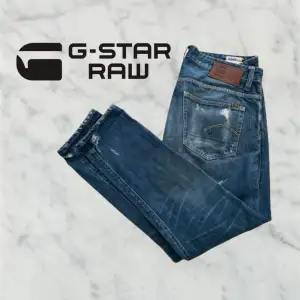 Tja, säljer dessa tvärfeta G Star Raw jeansen med otroligt snygga slitningar. Hör av er för fler frågor. 34/32.