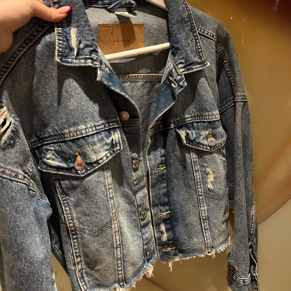 Jeansjacka med slitningar - 91