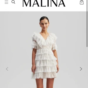 By malina klänning - Jag säljer nu min superfina klänning från by malina. Den är endast använd en gång och är i jätte bra skick. Passar jättebra till student/konfirmation💗💗💗