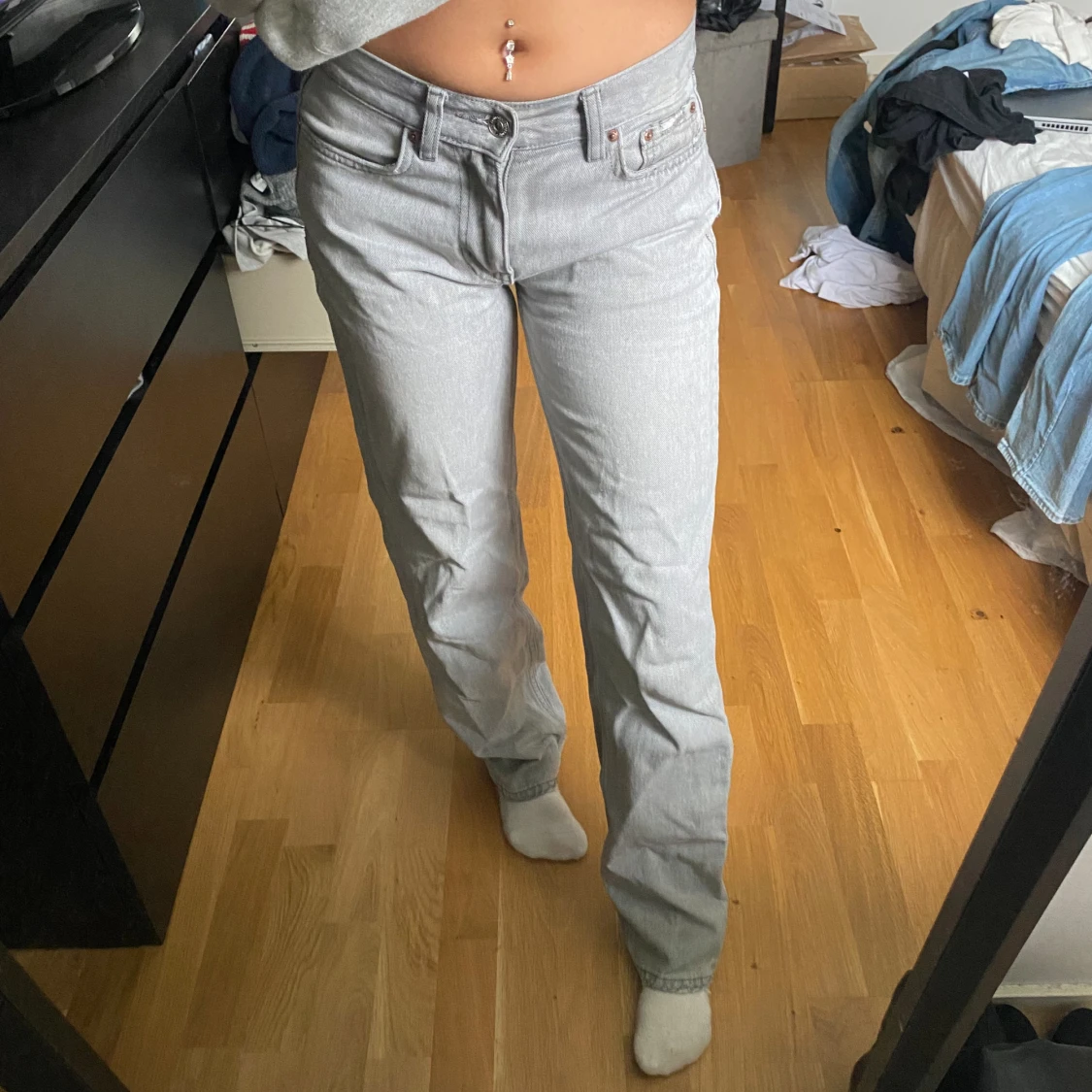 Gråa lågmidjade jeans