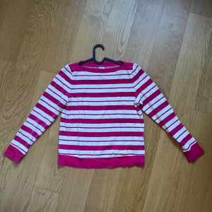 Mysig randig Tröja  - Knappt använd 
