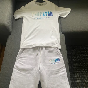 Trapstar Dress - Säljer min trapstar dress. Använd ett fåtal gånger, ser ut som ny. Skick 10/10