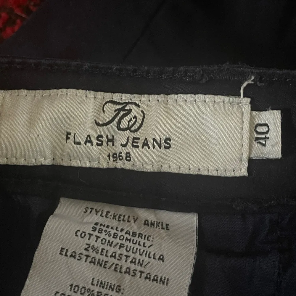 Säljer skinny byxor i storlek 40.. Jeans & Byxor.