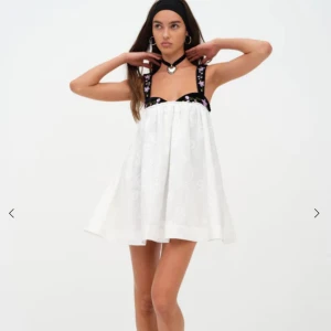 For love and lemons klänning - Så fin sommarklänning!!🌸🌸 Helt ny med lapparna kvar. Original pris: 3800kr 