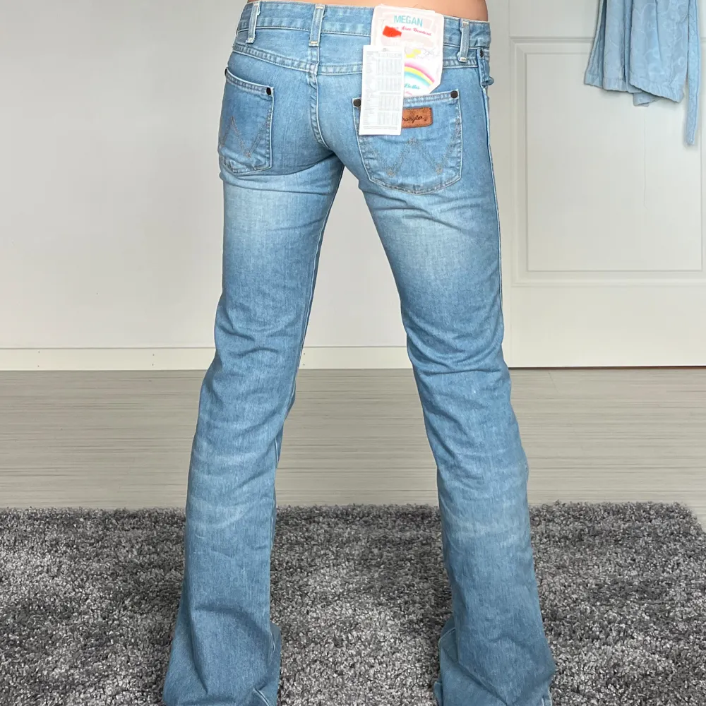 midjemått: 38cm rakt över, innerbenslängd: 80cm 💗 lappar kvar. Jeans & Byxor.