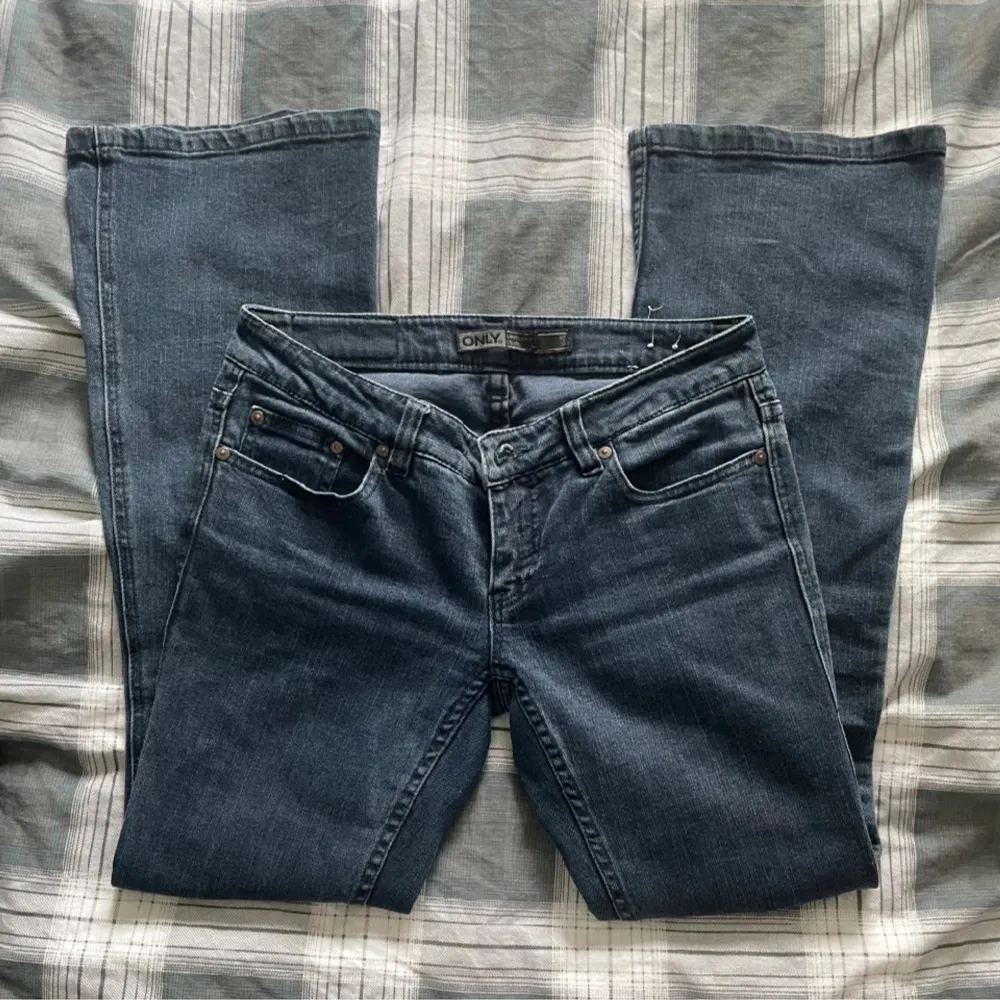 Only jeans  Midjemått 38cm Innerbenslängd 77cm . Jeans & Byxor.