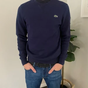 Lacoste tröja - Snygg lacoste tröja i perfekt skick Tröjan är i storlek xs Nypris runt 1000