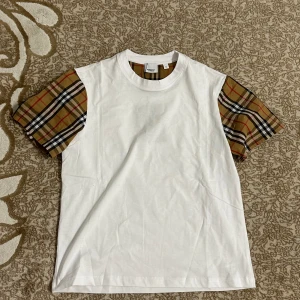 burberry  - burberry t shirt