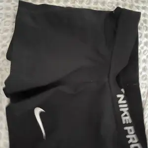 Svarta Nike shorts