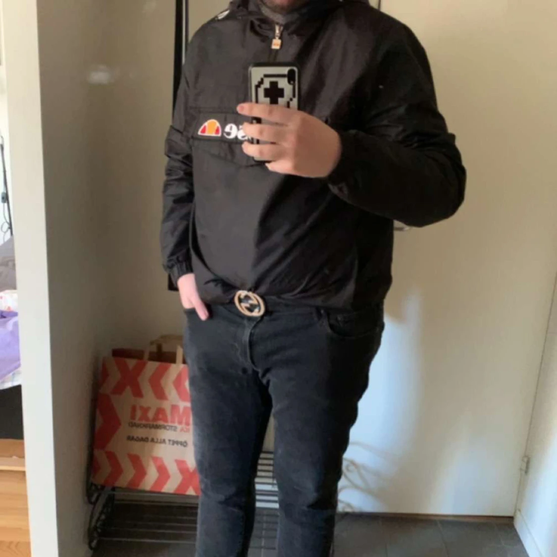 säljer en ellesse jacka  - 90