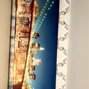 Stad Ram - Stad ram som man kan hänga upp överallt, den har varit i vinden och har inga slitage. 