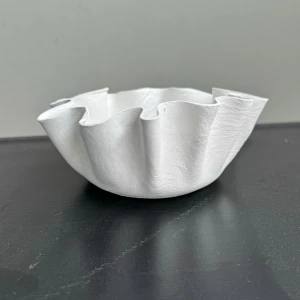 Handgjord skål - Handgjord skål säljs för 70kr Storlek: 15x15cm