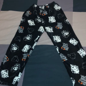 Hello Kitty pyjamasbyxor - Används inte längre! L men skicka gärna mått då den är lite på den mindre sidan. 