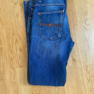 Blåa Nudie jeans utan några defekter.  W32 L34 Slim Jim
