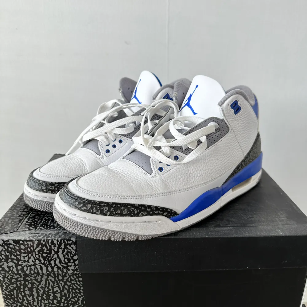 Nike Air Jordan 3 'Royal Blue' US12,5 EU47 Used very little 8,5/10 Normal in sizing IF YOU NEED MEASUREMENTS OR YOU HAVE ANY QUESTION YOU CAN WRITE ME!. Skor.